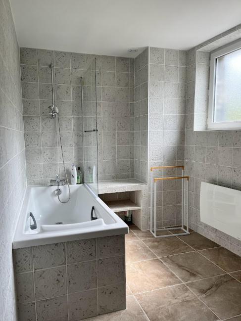 Bed and Breakfast La tour cachée Mortain-Bocage Esterno foto