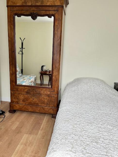 Bed and Breakfast La tour cachée Mortain-Bocage Esterno foto
